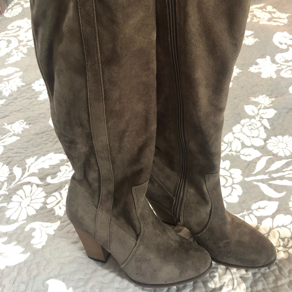 Women’s Suede Boots